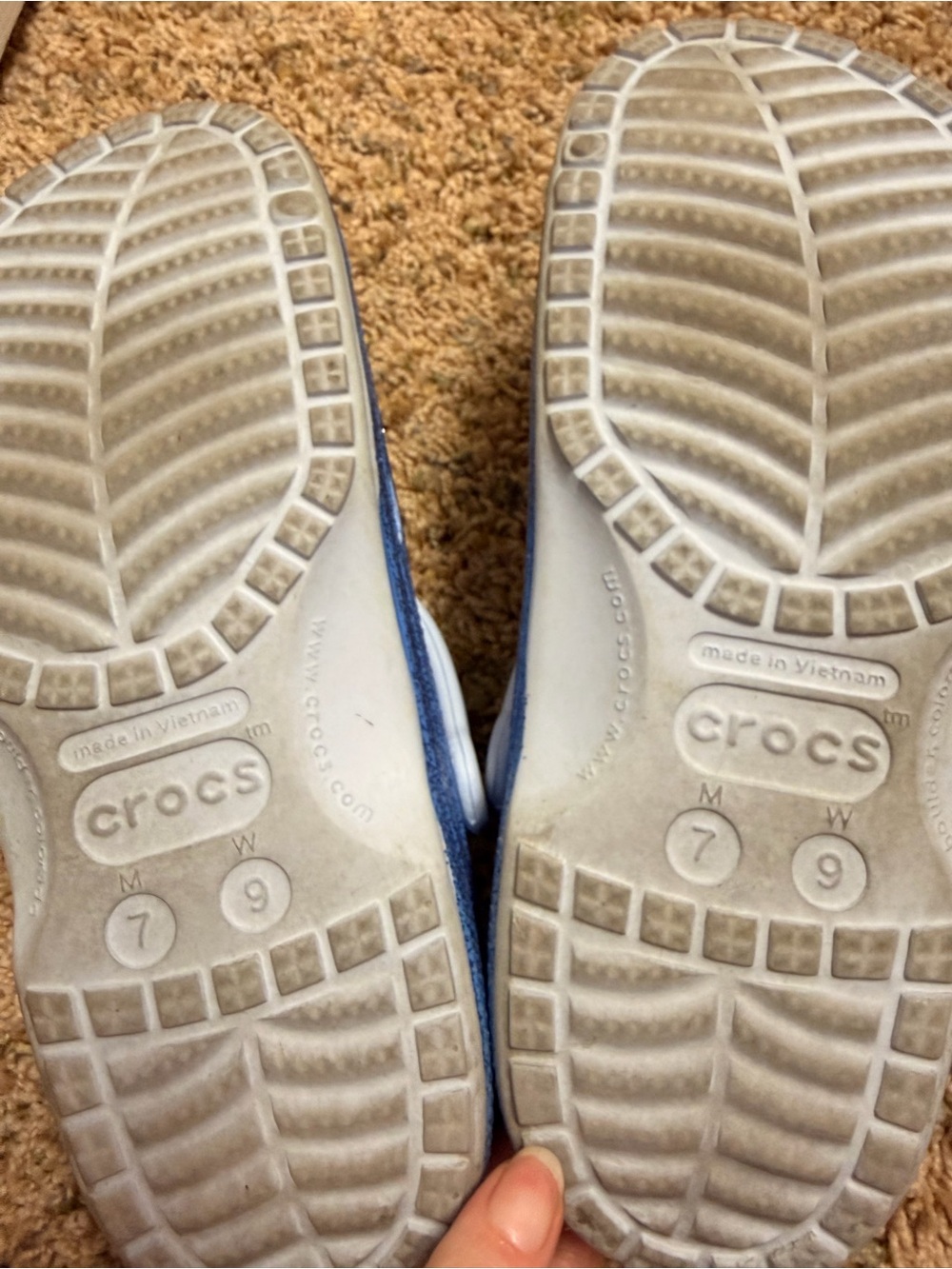 Crocs Classic Glitter Clogs in Light Blue - Picture 4 of 5